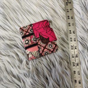 Vera Bradley Bi-fold Wallet Clasp Close